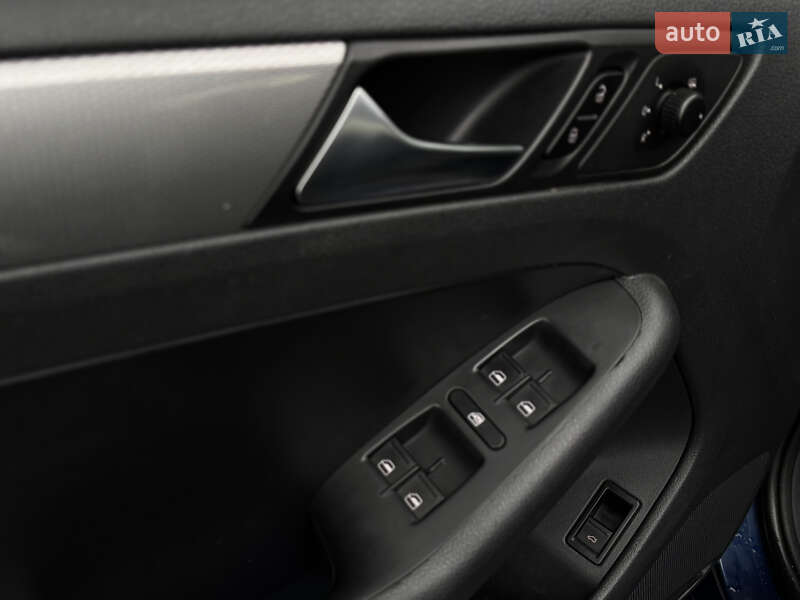 Седан Volkswagen Jetta 2011 в Хмельницком