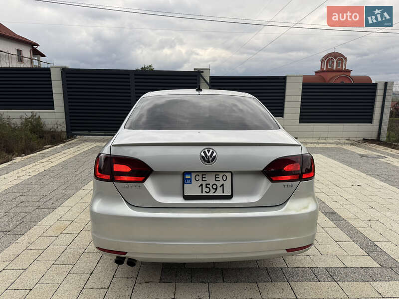 Седан Volkswagen Jetta 2012 в Чернівцях