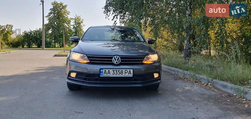 Седан Volkswagen Jetta 2016 в Киеве