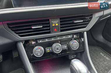 Седан Volkswagen Jetta 2019 в 