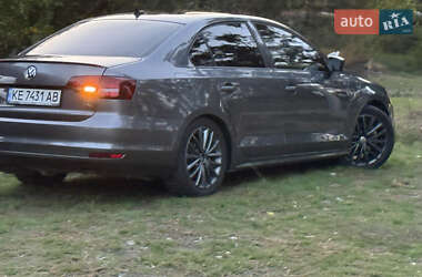 Седан Volkswagen Jetta 2016 в Днепре