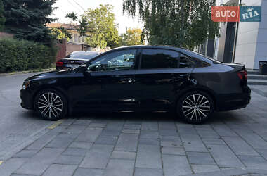 Седан Volkswagen Jetta 2015 в 