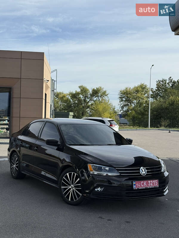 Седан Volkswagen Jetta 2015 в 