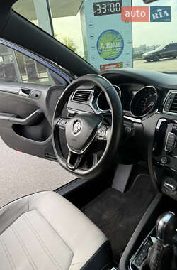 Седан Volkswagen Jetta 2015 в 