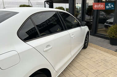 Седан Volkswagen Jetta 2016 в 