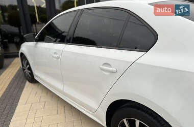 Седан Volkswagen Jetta 2016 в 