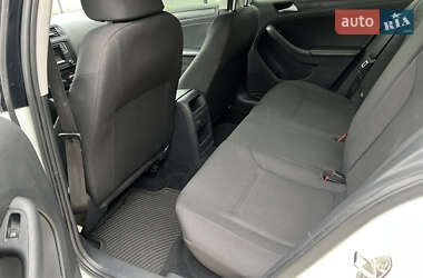 Седан Volkswagen Jetta 2016 в 