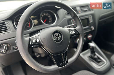 Седан Volkswagen Jetta 2016 в 