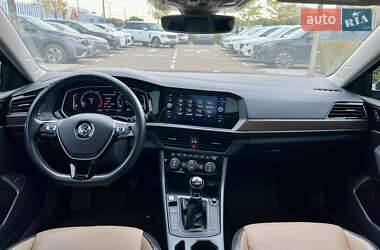 Седан Volkswagen Jetta 2018 в 