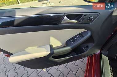 Седан Volkswagen Jetta 2016 в 