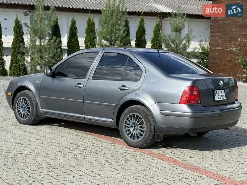 Седан Volkswagen Jetta 2003 в Золочеве