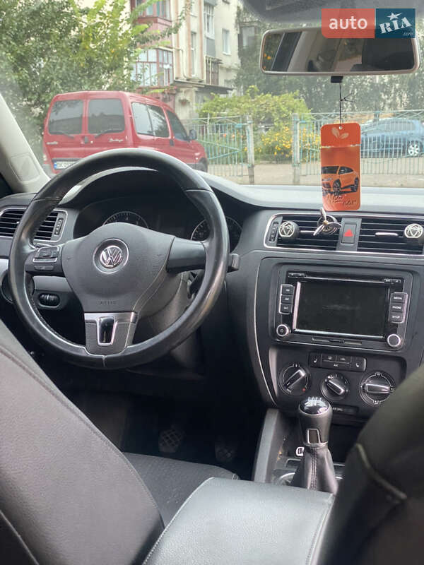 Седан Volkswagen Jetta 2012 в Сарнах