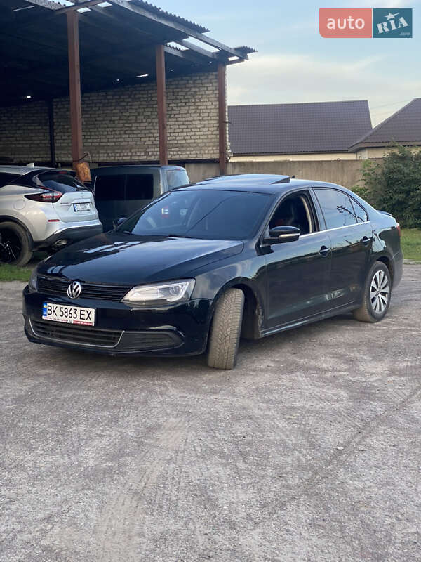 Седан Volkswagen Jetta 2012 в Сарнах