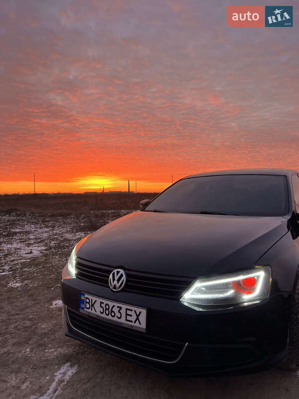 Седан Volkswagen Jetta 2012 в Сарнах