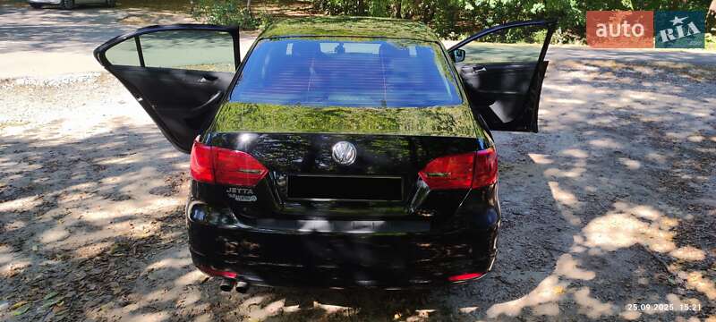 Седан Volkswagen Jetta 2014 в Хмельницькому