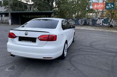 Седан Volkswagen Jetta 2011 в 