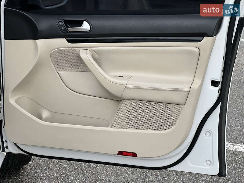 Универсал Volkswagen Jetta 2010 в Киеве фото 56 Универсал Volkswagen Jetta 2010 в Киеве