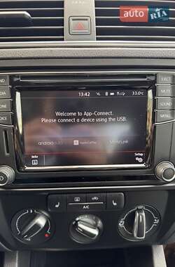 Седан Volkswagen Jetta 2016 в 