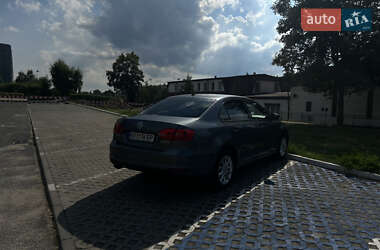 Седан Volkswagen Jetta 2011 в 