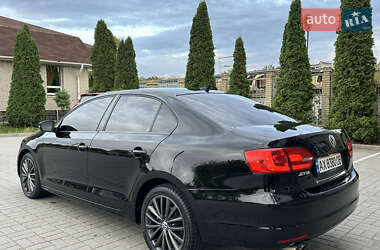 Седан Volkswagen Jetta 2013 в 