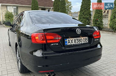 Седан Volkswagen Jetta 2013 в 
