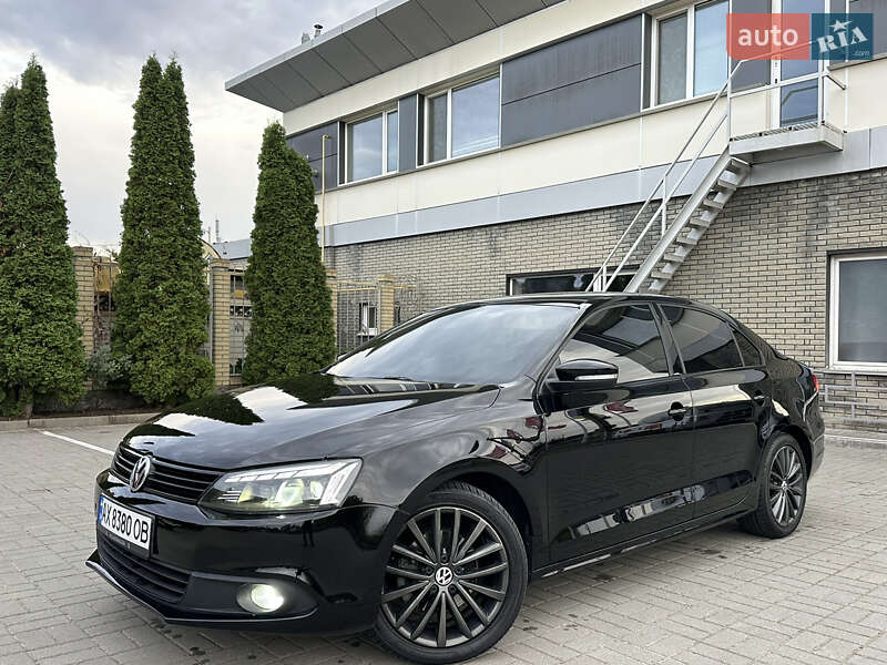 Седан Volkswagen Jetta 2013 в 