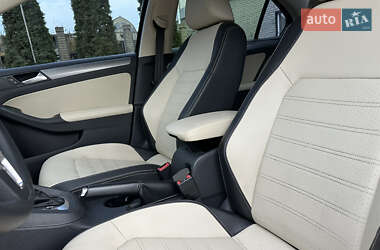 Седан Volkswagen Jetta 2013 в 