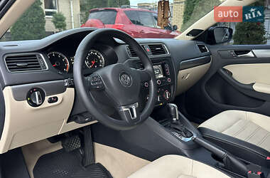 Седан Volkswagen Jetta 2013 в 