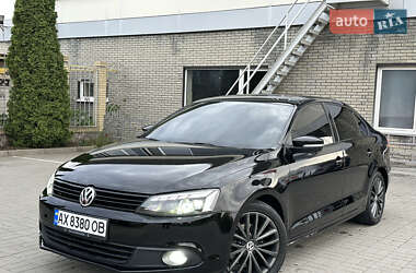 Седан Volkswagen Jetta 2013 в 