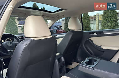 Седан Volkswagen Jetta 2013 в 