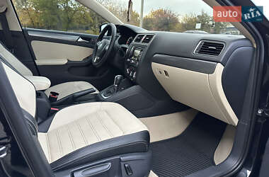 Седан Volkswagen Jetta 2013 в 