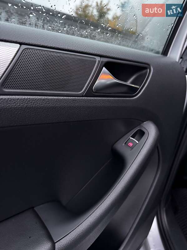 Седан Volkswagen Jetta 2015 в Киеве