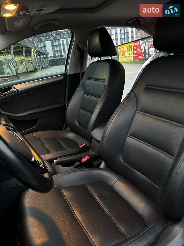 Седан Volkswagen Jetta 2015 в Киеве