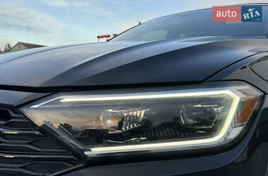 Седан Volkswagen Jetta 2020 в 