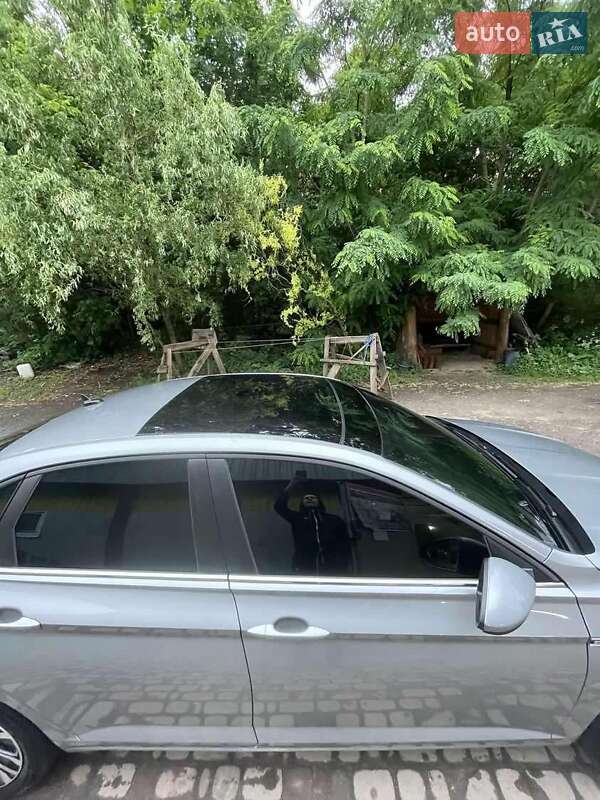 Седан Volkswagen Jetta 2020 в Львові