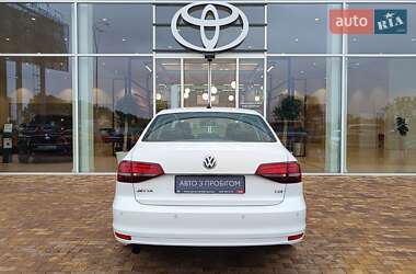 Седан Volkswagen Jetta 2016 в 
