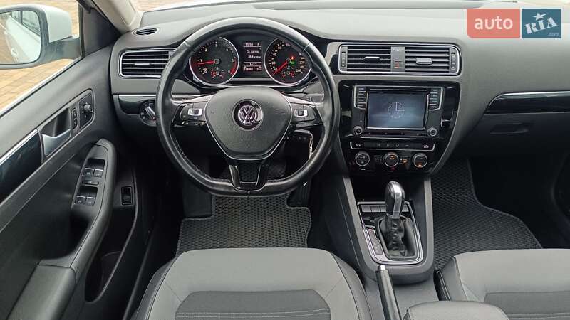 Седан Volkswagen Jetta 2016 в Киеве