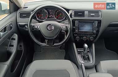 Седан Volkswagen Jetta 2016 в 