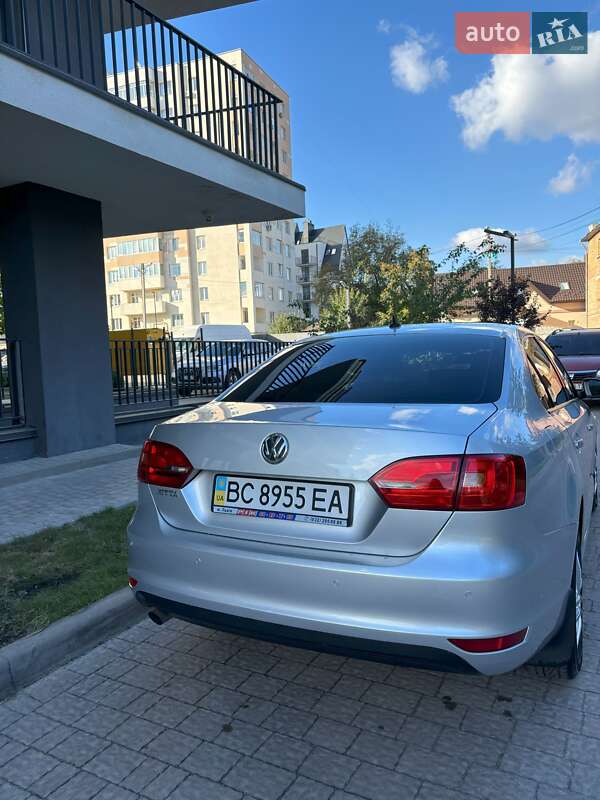 Седан Volkswagen Jetta 2012 в Львове