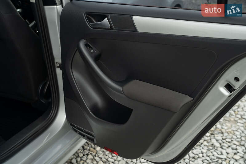 Седан Volkswagen Jetta 2012 в Черновцах фото 35 Седан Volkswagen Jetta 2012 в Черновцах