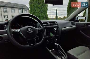 Седан Volkswagen Jetta 2017 в 