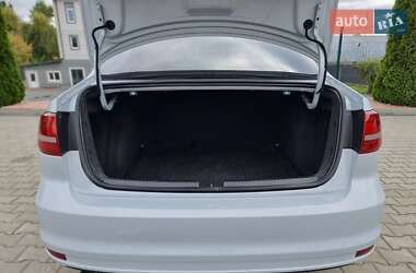 Седан Volkswagen Jetta 2017 в 