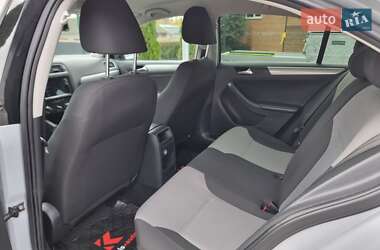 Седан Volkswagen Jetta 2017 в 