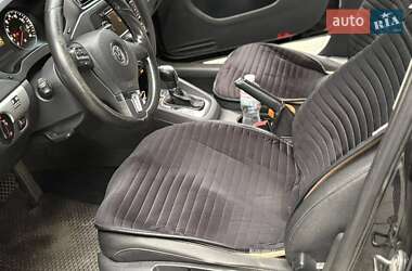 Седан Volkswagen Jetta 2011 в  фото 10 Седан Volkswagen Jetta 2011 в