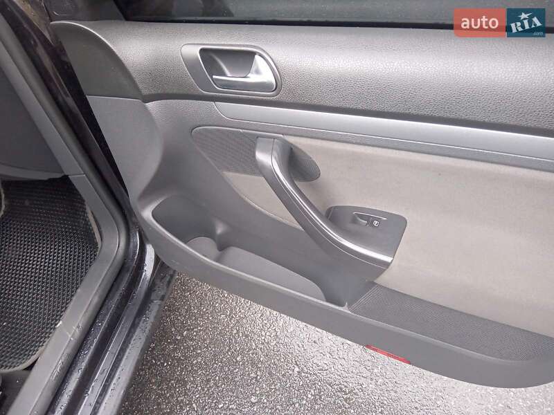 Седан Volkswagen Jetta 2008 в Монастыриске