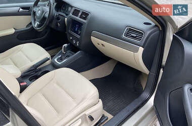 Седан Volkswagen Jetta 2014 в 