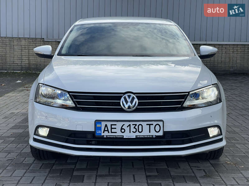 Седан Volkswagen Jetta 2016 в Днепре