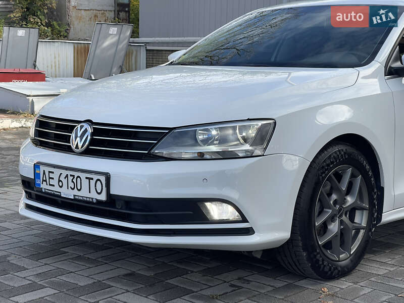 Седан Volkswagen Jetta 2016 в Днепре