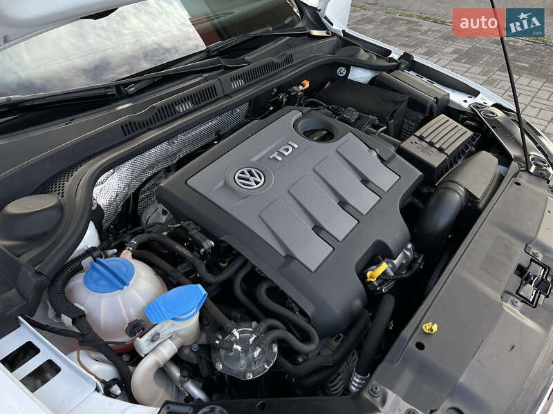 Седан Volkswagen Jetta 2016 в Днепре