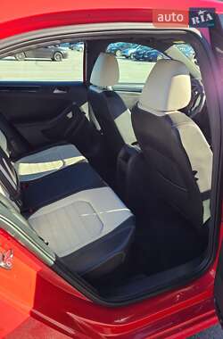 Седан Volkswagen Jetta 2015 в 